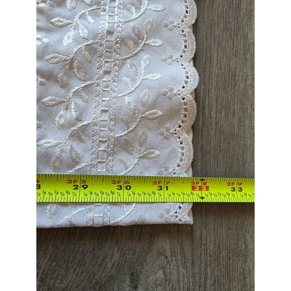 Vintage West Point Stevens White Pillowcases With Lace Trim - Picture 5 of 6